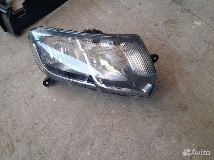 Фара передняя правая Renault Logan 2 Sandero 2