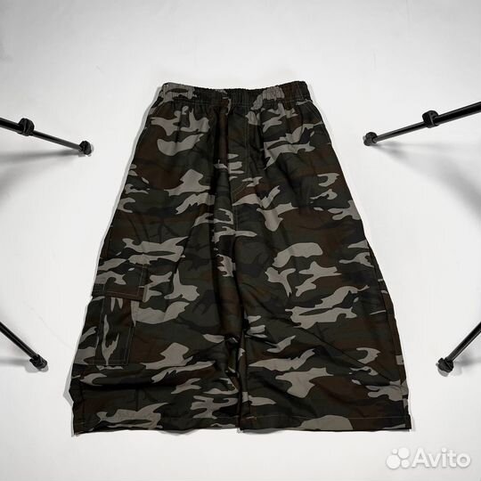 Широкие Длинные Шорты Balenciaga Camo Ниже колена