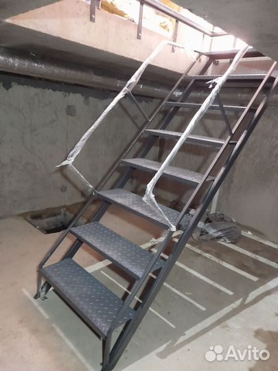 Лестницы в подвал, подполье, тех помещение