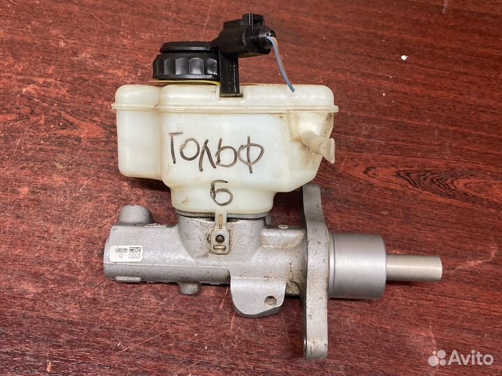 Главный тормозной цилиндр гольф 6