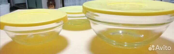 Набор из трех салатников с крышками