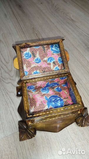 Деревянная шкатулка