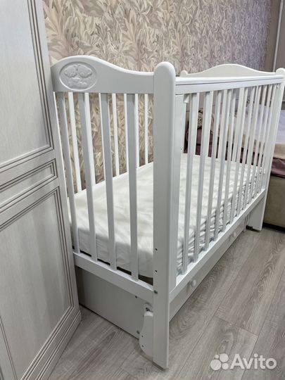 Детская кроватка с универсальным маятником +матрас