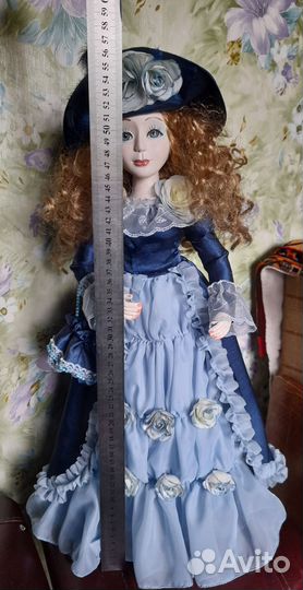 Большая фарфоровая кукла