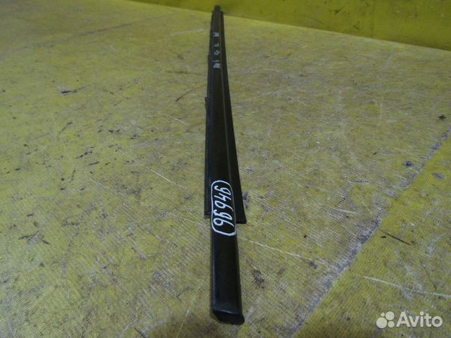 Молдинг стекла Toyota RAV-4 00-06 г 96946