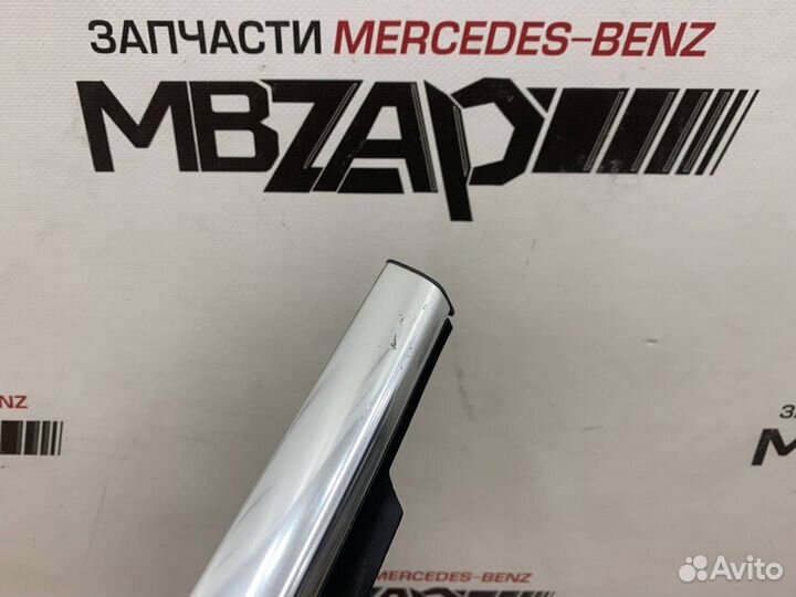 Молдинг стекла задний правый Mercedes W251 R 251