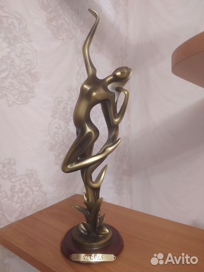 Статуэтки из полистоуна