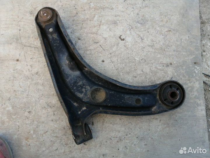 Рычаг передний левый Honda Fit GD1