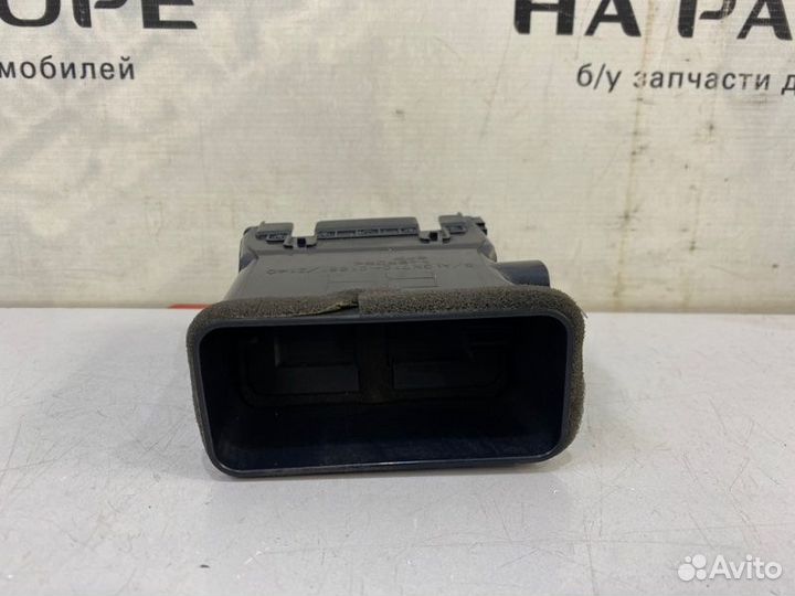 Дефлектор на торпедо передний правый Toyota Camry