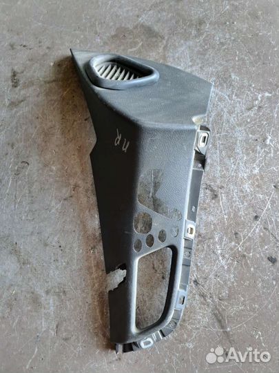 Накладка обшивки передний правый на Mercedes w220