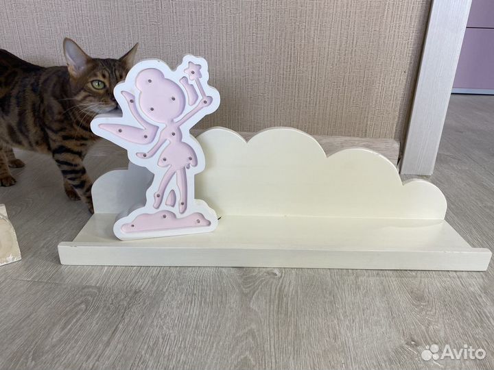 Полка навесная белая