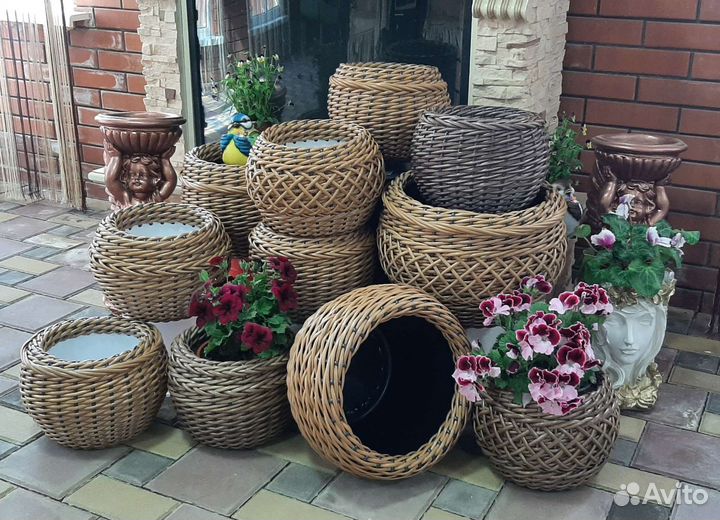 Кашпо из искусственного ротанга