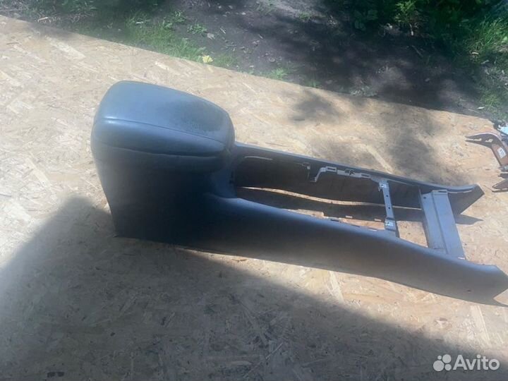 Консоль в сборе с подлокотником Kia Magentis EF