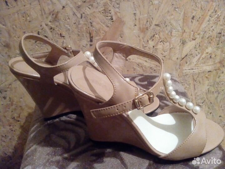 Босоножки женские.Новые