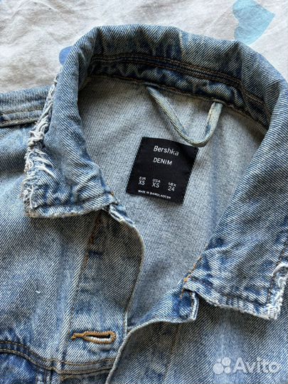 Джинсовая куртка с потёртостями