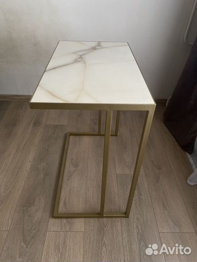 Прикроватный столик