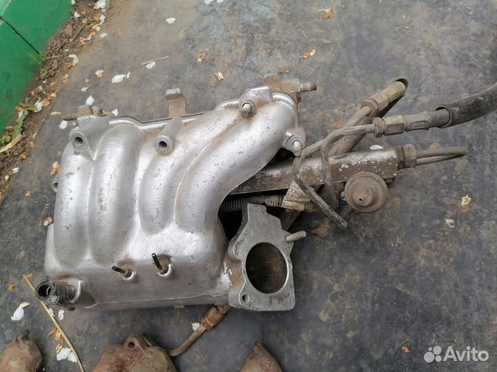 Выпускной ресивер с топливной рампой и выпускной