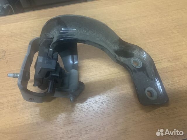 Петля двери багажника левая Ауди Q5