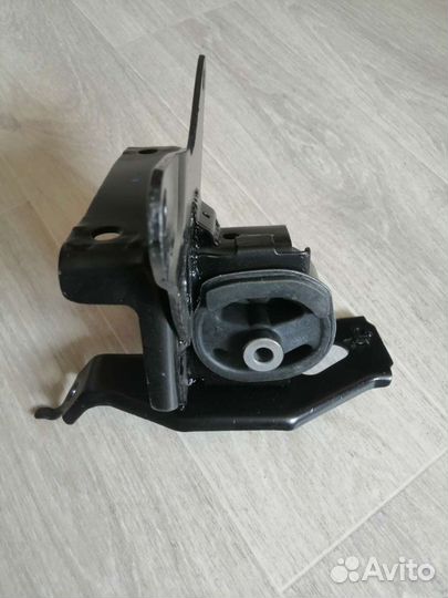 Подушка двигателя новая Toyota Ractis