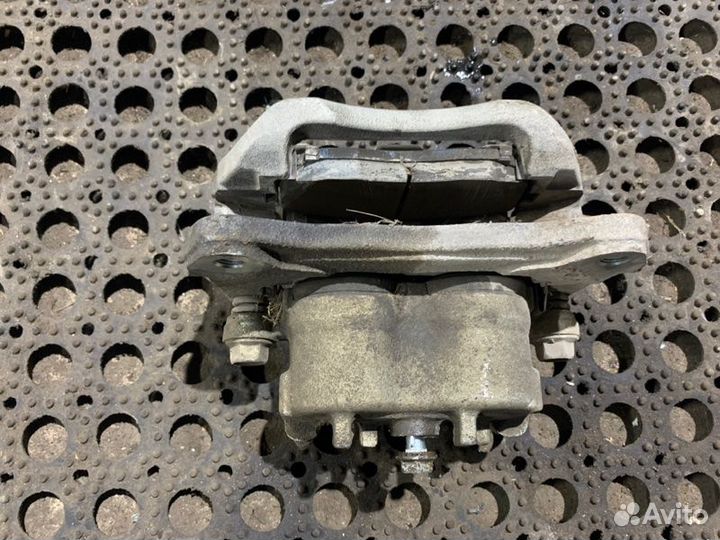 Суппорт тормозной передний левый Mitsubishi L200 V