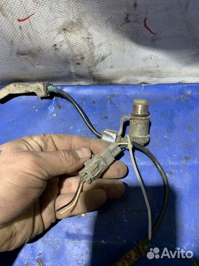 Датчик abs задний левый toyota estima lucida