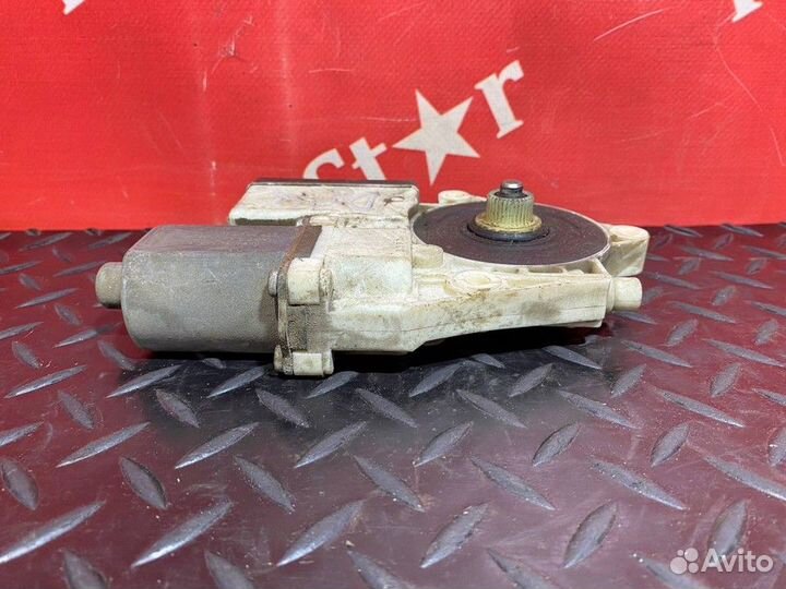 Моторчик стеклоподъемника правый Daf XF105