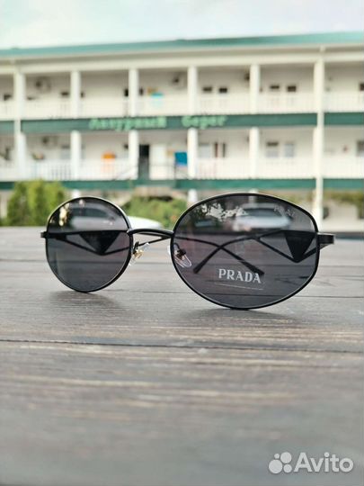 Очки новые Prada + Салфетка