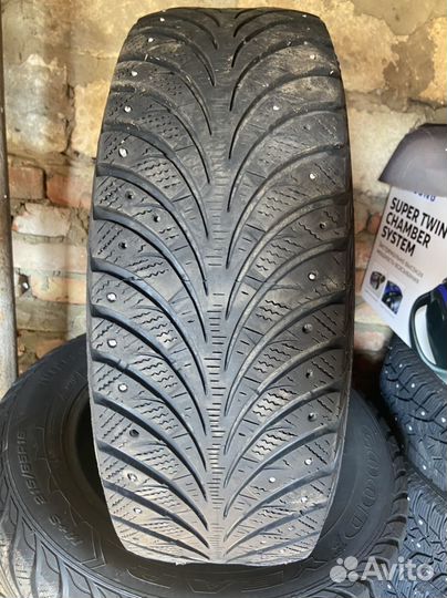 Goodyear UltraGrip 215/65 R16
