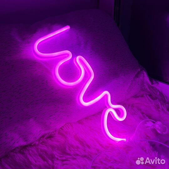 Неоновый светильник LED love