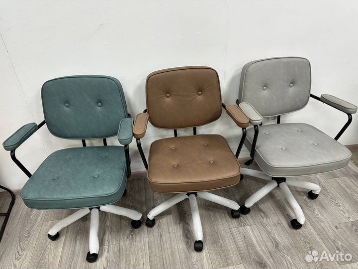Стул кресло офисный на колесах