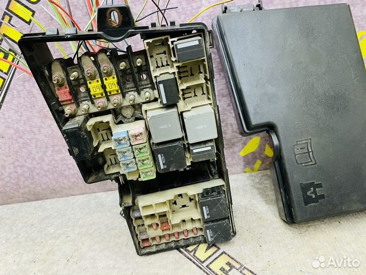 Блок предохранителей моторный Форд Фокус 2 АКПП