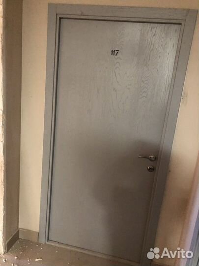 Дверь входная деревянная с коробкой