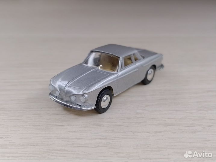 A26.2) Volkswagen Karmann-Ghia (1955-1974) серебро