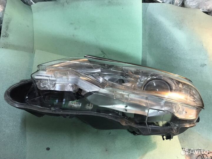 Фара левая Toyota Camry 50 V55 xenon