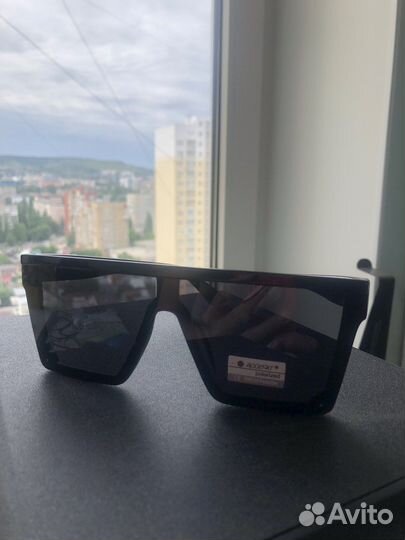 Солнцезащитные очки Новые