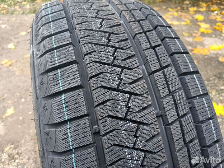 Triangle PL02 235/65 R17 108V