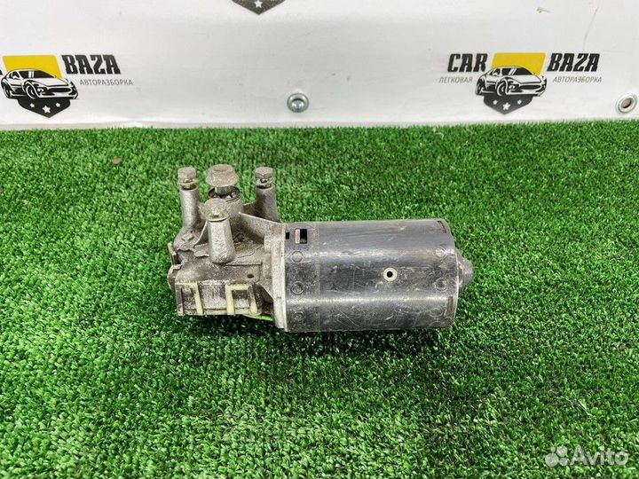 Моторчик стеклоочистителя Volkswagen Passat