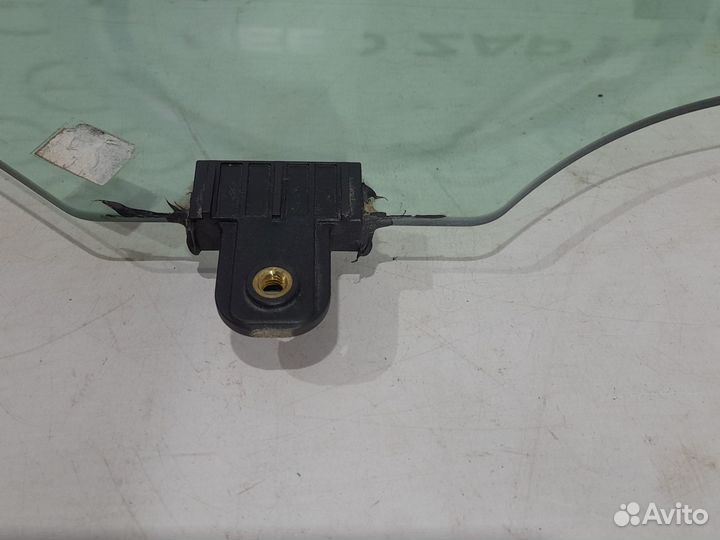 Стекло передней правой двери Kia Sportage 3