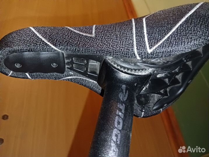 Седло Pivotal mid