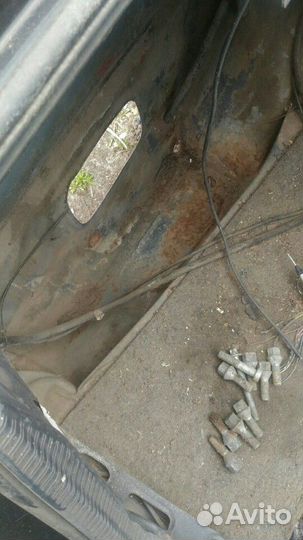 Заднее левое крыло w124