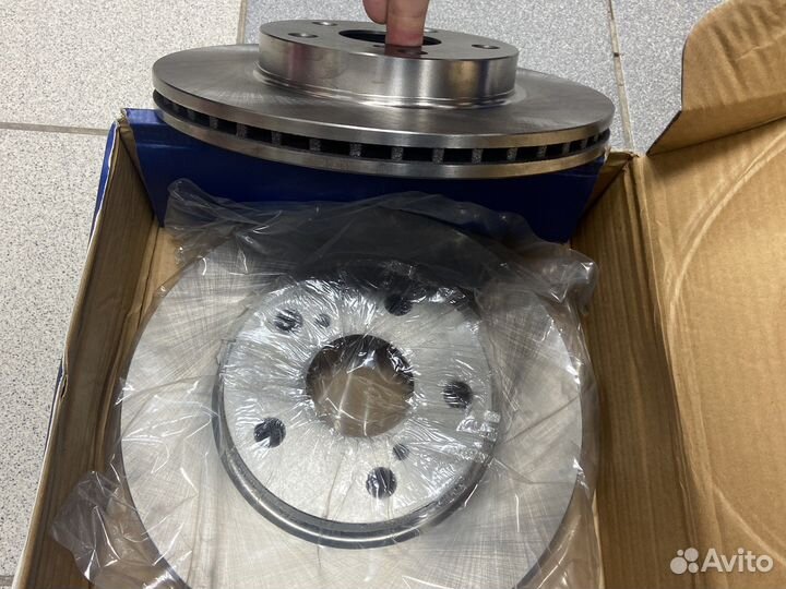 Передние томозные диски toyota corolla 150 Auris