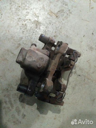 Суппорт задний левый Mercedes-Benz C-Class W204