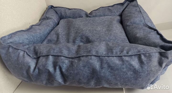 Лежанка для собак и кошек 75х65х25 см