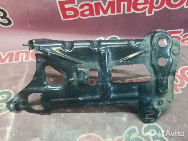 Кронштейн насоса Volvo XC90