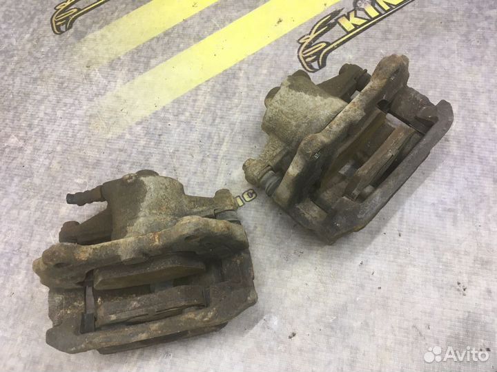 Суппорт передний Fiat Albea Фиат Альбеа 2011