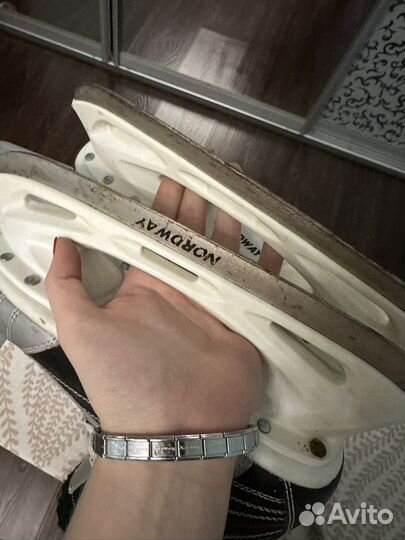 Коньки хоккейные