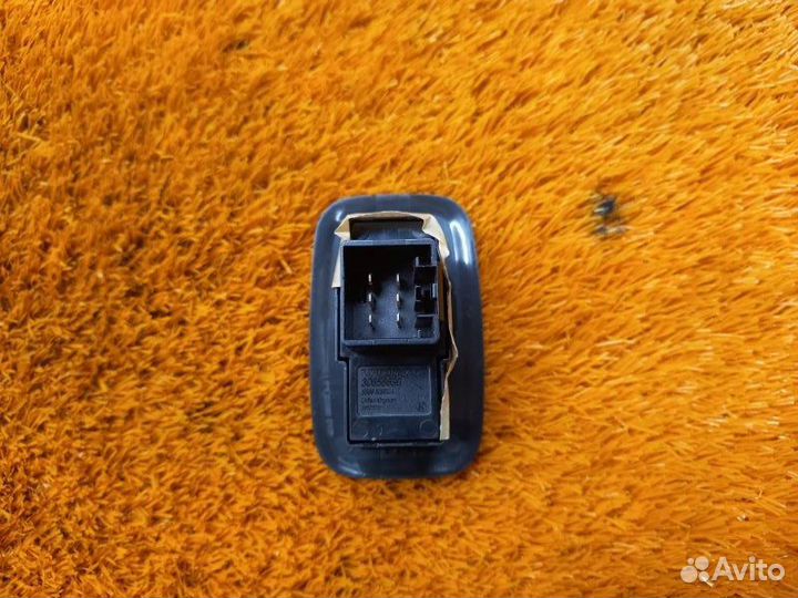 Кнопка стеклоподъемника задняя левая Volvo Xc90