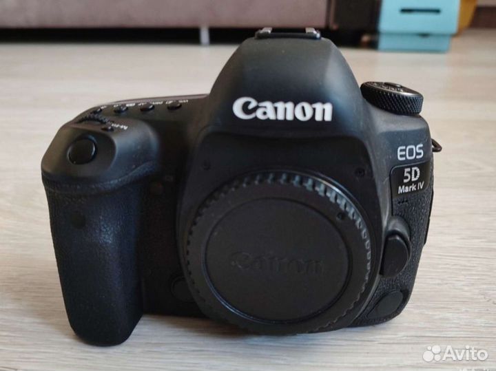 Зеркальный фотоаппарат Canon 5d mark iv body