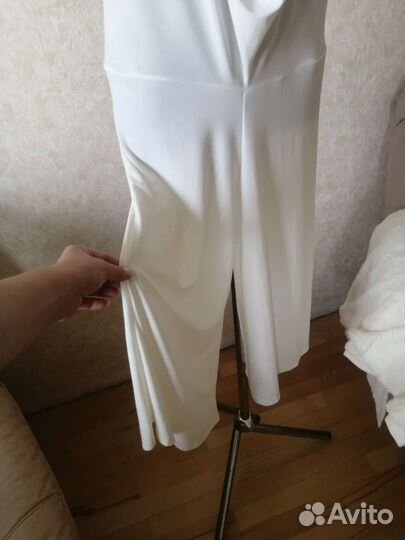 Белый брючный комбинезон