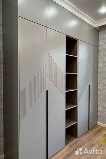 Распашной шкаф